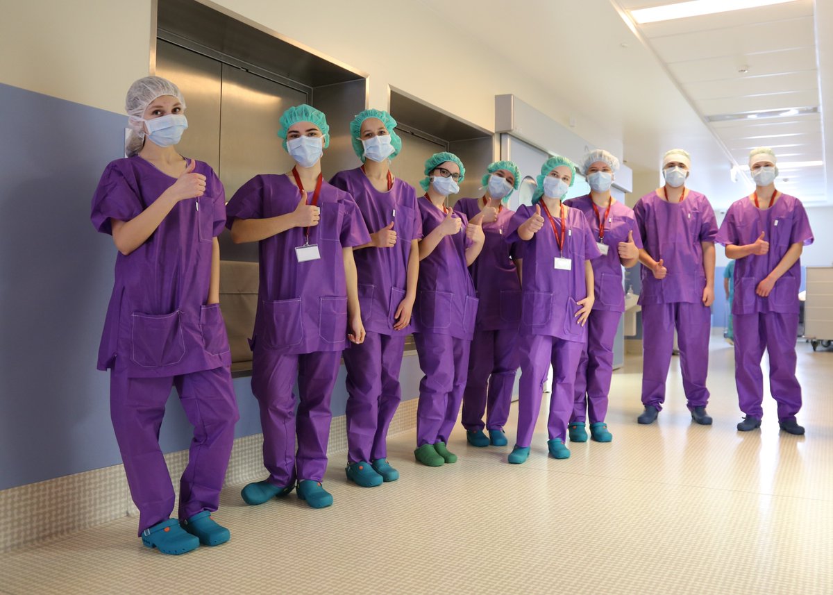 Šodien 30 vecāko klašu skolēni no Tukuma, Jelgavas, Rēzeknes, Mārupes, Valmieras, Daugavpils un Rīgas piedalījās Ēnu dienā, lai tuvāk iepazītu medicīnas pasauli. Vislielākais pieprasījums bija vērot Operāciju blokā notiekošo. Vairāk foto 1slimnica.lv/lv/aktualitate…