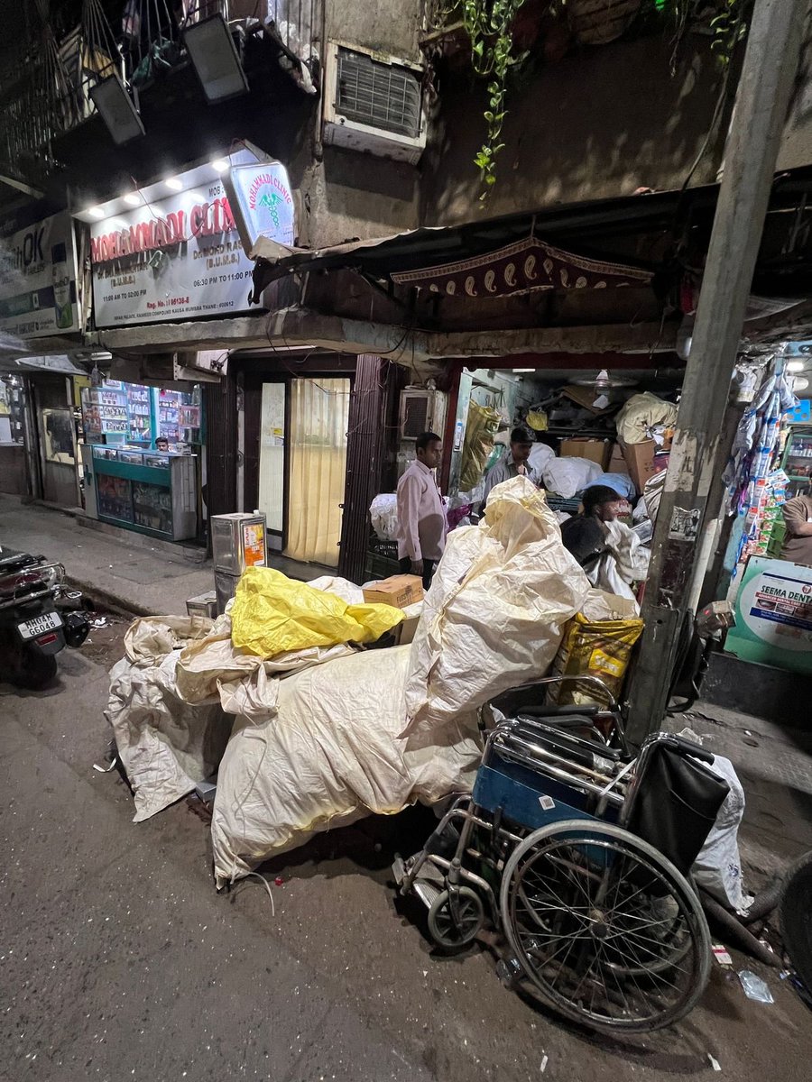 HasanSMulani's tweet photo. @TMCaTweetAway @ThaneCityPolice @Info_Thane1 
Somebody please take action against this scrap dealer. Despite requesting not to obstruct footpath he never listened to us.
Location: Irfan Palace, Rashid Compound, Mumbra https://t.co/mmkgAs8ByH