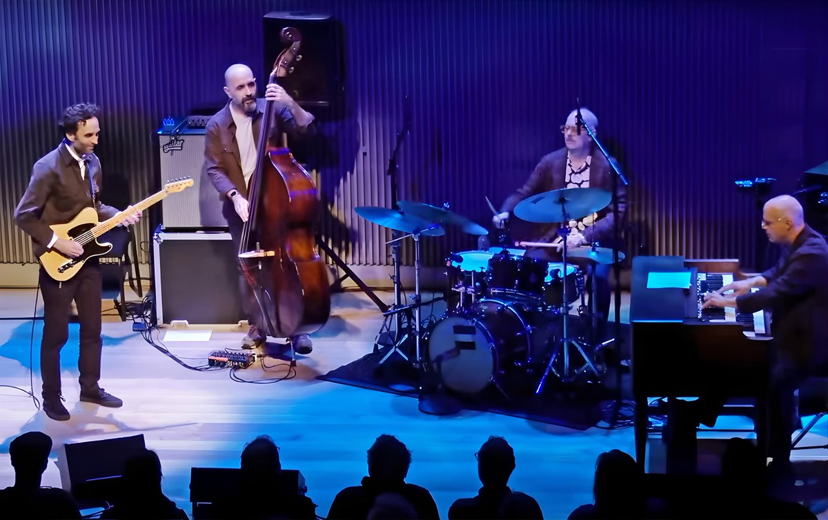 Guitar virtuoso Julian Lage captures his signature sound with help from engineer Mark Goodell, who relies on TELEFUNKEN dynamic and small-diaphragm condenser mics in both studio and live settings.

telefunken-elektroakustik.com/top-guitarist-…

#telefunken #telefunkenmics #julianlage #jazz #guitar