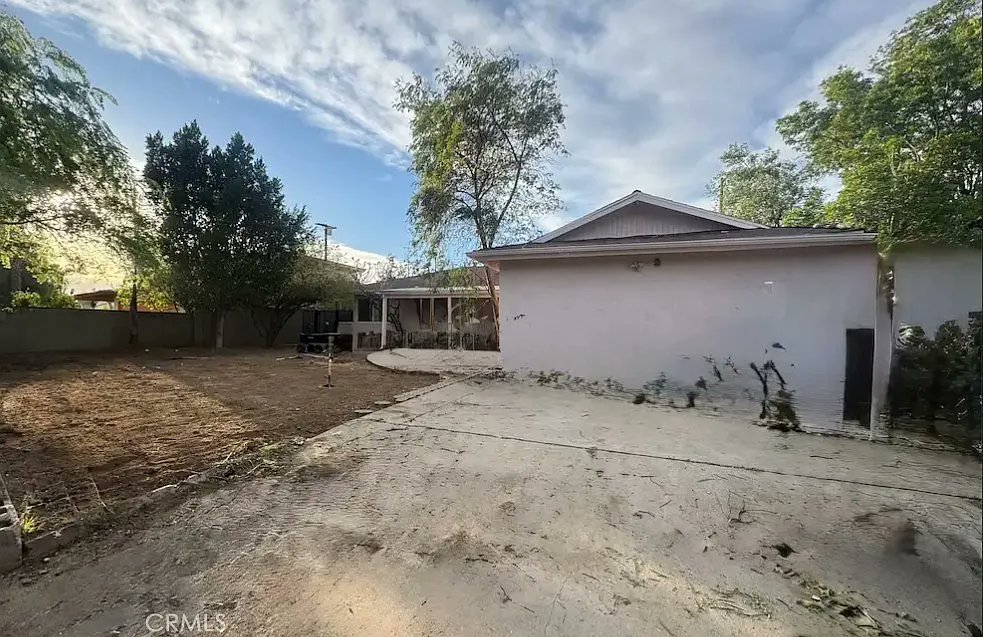 albertmoya_'s tweet photo. 🏡 Casa en venta en Pacoima, CA
📍 13865 Fielding St – 💲**$749,000**

4 dormitorios, 3 baños, amplio salón y ADU ideal para oficina o alquiler. ¡Ubicación tranquila y cerca de todo!

#Pacoima #CasaEnVenta https://t.co/Q83ZQsJ8oL