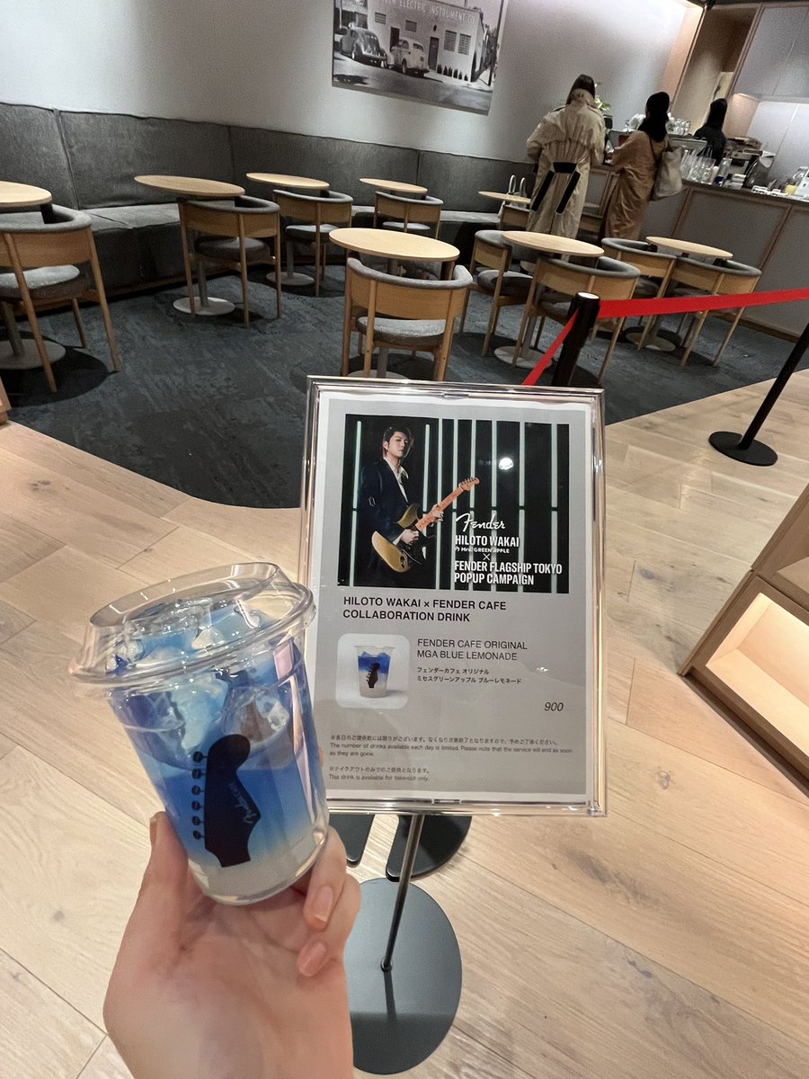 原宿のポップアップで近くに来たからFenderのひろぱの展示見て、カフェ