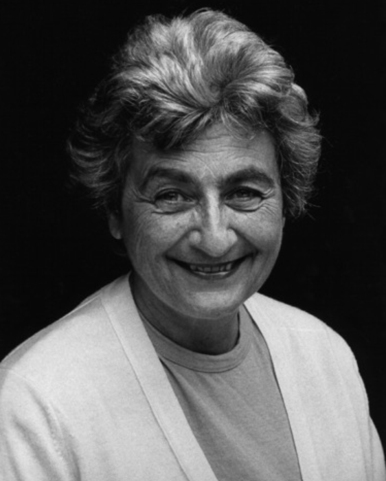 DrHelenFry's tweet photo. This Jewish girl escaped Hitler &amp; deceived the Nazis by operating a fake German radio station in the UK.

Unbeknownst to them, her own parents were listening in to their daughter's deception operation.

This is the story of Brigitte Eisner &amp; her WW2 work at Milton Bryan:
(🧵) https://t.co/0dEbqYzuyp