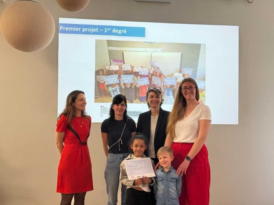 Éducation Numérique (@edu_num) on Twitter photo 🔝Cérémonie de remise des prix - Concours national 2024 #eTwinning avec la #DNE et @reseaucanopee
🎓9 projets innovants, d'établissements scolaires d’#Europe, récompensés par la communauté !
En savoir + 👉 etwinning.fr
<a href="/education_gouv/">Ministère Éducation nationale</a> <a href="/Eduscol/">éduscol</a> <a href="/eTwinningFrance/">eTwinning France</a> 🔝Cérémonie de remise des prix - Concours national 2024 #eTwinning avec la #DNE et @reseaucanopee
🎓9 projets innovants, d'établissements scolaires d’#Europe, récompensés par la communauté !
En savoir + 👉 etwinning.fr
<a href="/education_gouv/">Ministère Éducation nationale</a> <a href="/Eduscol/">éduscol</a> <a href="/eTwinningFrance/">eTwinning France</a>