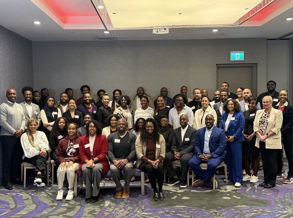 Honored to have been chosen to be a part of the Black Leaders in Amateur Sport Day in Ottawa. Powerful conversations and a shared commitment to building infrastructure, expanding on community and cultivating a more inclusive Canadian sports system.
#ICSN #TheCityAc #PhDJourney