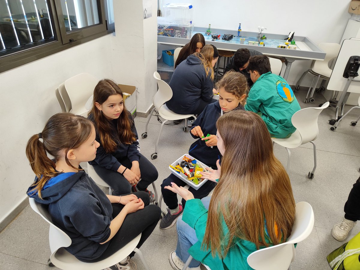 Avui ens ha visitat el comitè ambiental de l'escola @santjosepcmgracia amb qui hem compartit idees i molta revolució perquè #sinoesaraquan #sinosomnosaltresqui #EscolesSostenibles <a href="/esenred21/">ESenRED</a> <a href="/escolesxesc/">EscolesXESC</a>