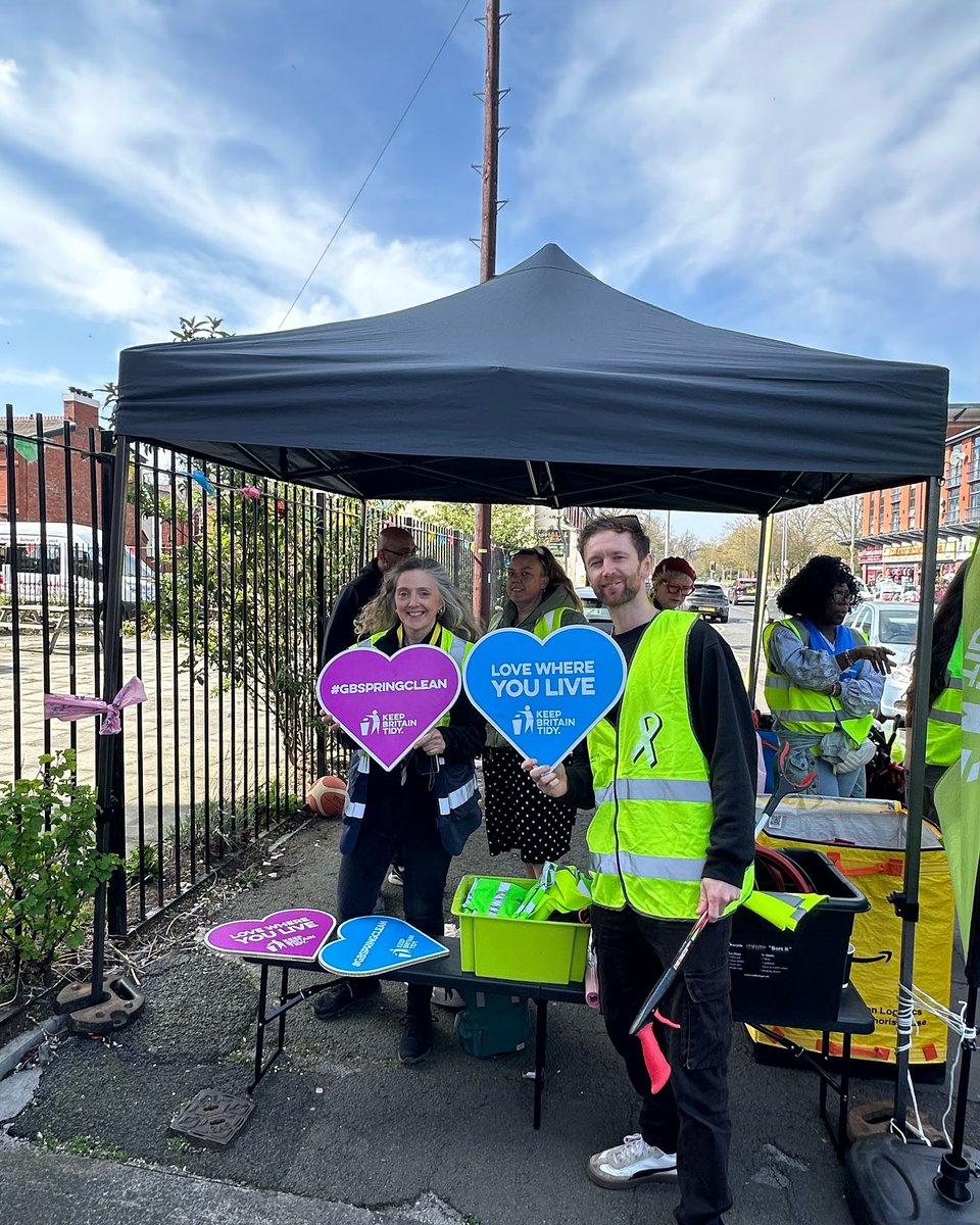 We are approaching the last couple of days of the Great British Spring Clean and how incredible it has been this year, PLUS the weather has mostly been on our side!🌞

Thank you so much to the many volunteers, MCC colleagues and residents that have helped clean up our parks. 🤩🌿