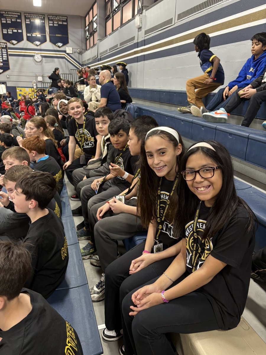 djperlow's tweet photo. The Hacking Attacking Rams are in it to win it!!! #WeCanHackIt @WHGWashington @WhufsdRams @CanUCode @Mottola_Science https://t.co/CgLPOpoQS8