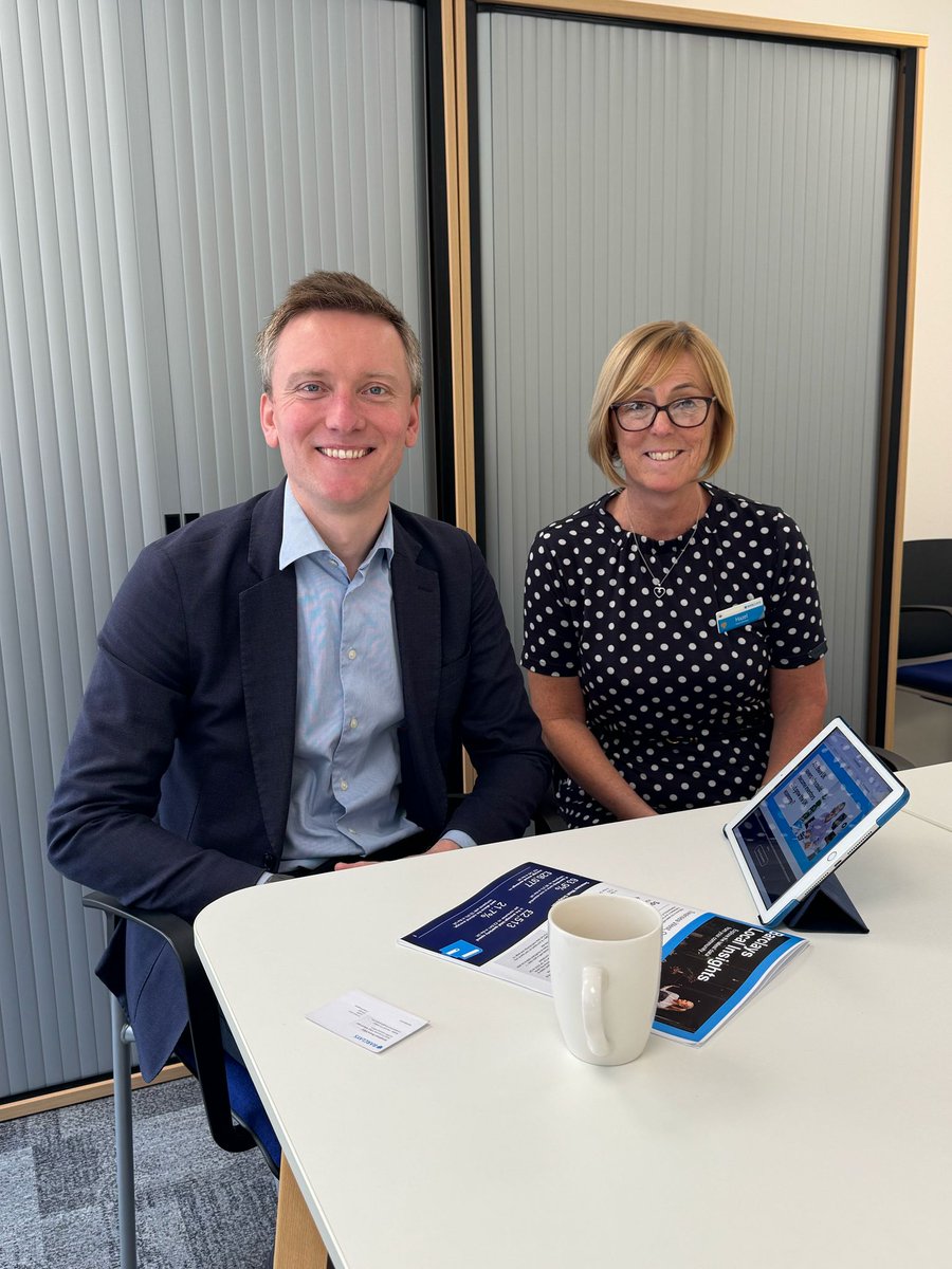 Accessible local banking services are vital to businesses and families. Great to visit Barclays' Swansea branch on Oxford Street this morning to discuss their community and regeneration initiatives, and hear about the services Barclays provide to 1 in 4 Swansea West businesses.