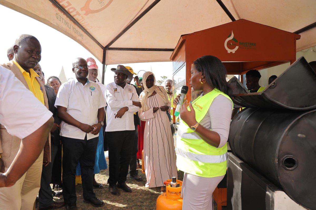 Uganda Energy Credit Capitalisation Company (@ueccc1) on Twitter photo Earlier, the Chief Guest, Hon. <a href="/HonOkaasai/">Hon Okaasai Opolot- MINISTER OF STATE FOR ENERGY</a>, Minister of State for Energy, arrived in Kumi District for the Electricity Access Scale-Up Project activation in the Teso Sub-region.
Joined by UECCC MD <a href="/rbaguma608/">Roy Nyamutale Baguma</a>, district leaders, and partners, Hon. Okasai toured exhibition stalls Earlier, the Chief Guest, Hon. <a href="/HonOkaasai/">Hon Okaasai Opolot- MINISTER OF STATE FOR ENERGY</a>, Minister of State for Energy, arrived in Kumi District for the Electricity Access Scale-Up Project activation in the Teso Sub-region.
Joined by UECCC MD <a href="/rbaguma608/">Roy Nyamutale Baguma</a>, district leaders, and partners, Hon. Okasai toured exhibition stalls