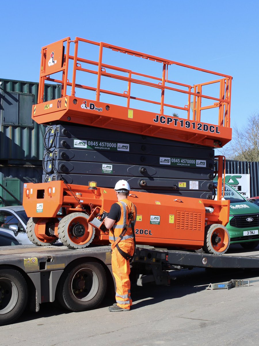jmshire's tweet photo. Our newest addition: the Dingli JCPT1912DC 19m Electric Scissor Lift arriving back into the Radlett yard after a busy job on site 🚛 

It’s a sunny Friday and a good one to wrap up a productive week 🙌🏼 https://t.co/kHF5QRVYh0