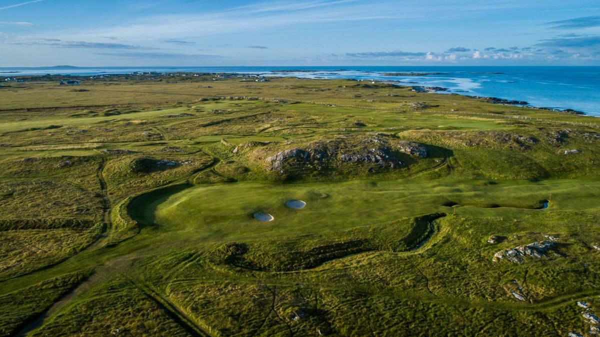 🏌️‍♂️⛳️ Grab your clubs and head to Connemara Golf Links this weekend! Experience stunning views, friendly vibes, and lush greens that’ll make your swing sing! ⛳ow.ly/zIi250VuHVe #GolfLife #ConnemaraGolf #TeeTimeFun