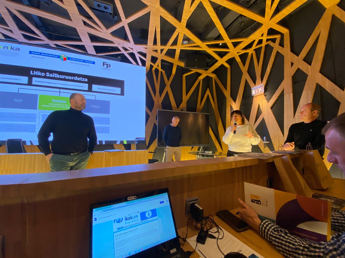 ZikLHorienta Lanbide Heziketa berria erakusten Gipuzkoako 78  DBH eta Batxiko Orintatzaileei @Tknika @Berritzegunenagusia @fpeuskadi Ikaslan Gipuzkoaren eskutik eta Berritze Nagusiaren eskutik. Tknika-iTlent ere bisitatzeko aukera ere izan dute.<a href="/hezkuntzaEJGV/">Hezkuntza</a>