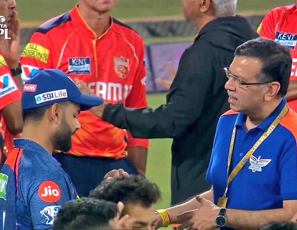 <a href="/mufaddal_vohra/">Mufaddal Vohra</a> संजीव गोयनका जी ऋषभ पंत से पैसे लौटाने को बोलते  हुए 🫢

#RishabhPant