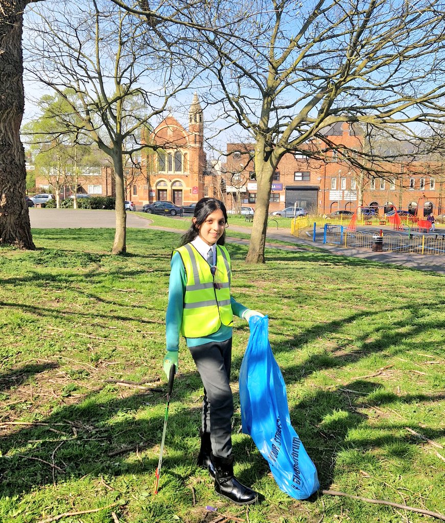CSmithArkTindal's tweet photo. Eco-committee joined in with the #GreatBigSchoolClean today, collecting 4 bags full of litter in the sunshine 🌞 #TeamTindal @arktindal @KeepBritainTidy @EcoSchools https://t.co/VsJMdHKh7S