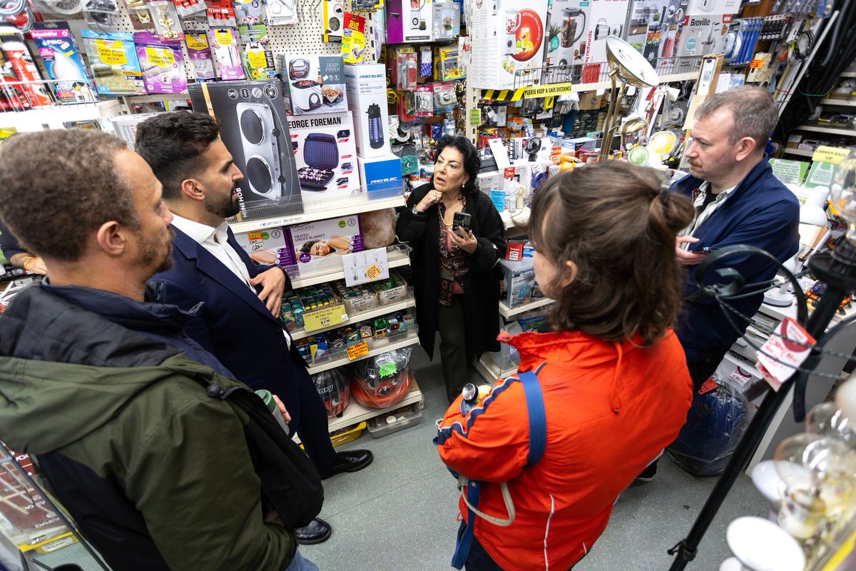 📷 by @restartproject: It's finally here! The first repair voucher trial on UK highstreets 🤩 ⁠
⁠
Thank you so much to metecoban92 and Cllr Clyde Loakes for coming to the launch and meeting the wonderful people at neilelectrics, one the businesses where you can now use your