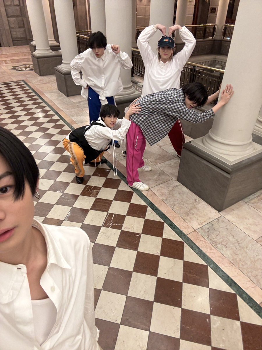 wildblue_ykme's tweet photo. [HINATA]

POP！！！！
MVどうでした？？お気に入りポイントあれば教えてね🫠

#WILDBLUE #WB_POP
#鈴陽向 #HINATA #山下幸輝 #COKI #宮武颯 #HAYATE #鈴川直弥 #NAOYA #池田優斗 #YUTO https://t.co/2MG1dnrfXh