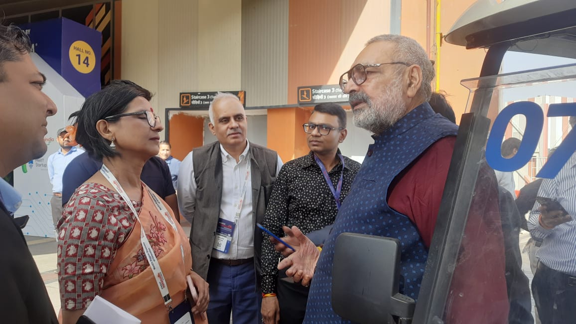 DRDO_India's tweet image. Hon&apos;ble Minister of Textile Shri @girirajsinghbjp visited DRDO pavillion at Startup Mahakumbh being held during 3-5 April at Bharat Mandapam,New Delhi and interacted with DRDO scienitsts and it&apos;s supported Startups. He appreciated the efforts of DRDO to nurture Startup in…