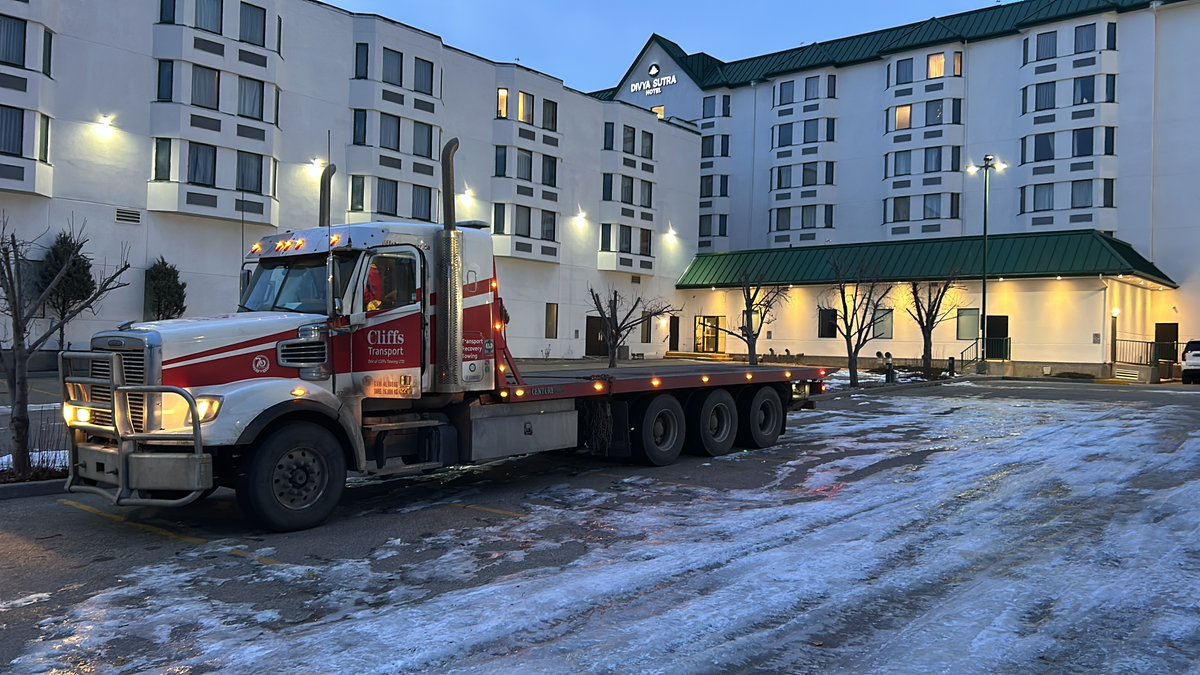 snow, rain, or shine, we tow every time! hope everyone had a wonderful first week of April 🌨️💨 #cliffstowing #towtruck #trucks #edmonton #towingservice #towing