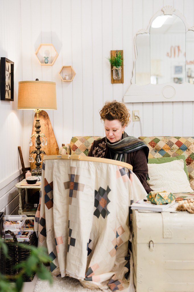 “The welcome I received has nourished me in this craft, and I want that for everyone,”. Learn more about Belle Brunner in Quiltfolk, Issue 34: Arkansas.
quiltfolk.com/issue-34-arkan…