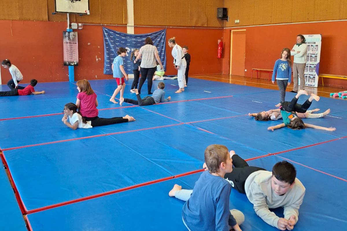 #SOP2025 🥋Ateliers judo et para judo pour des élèves de primaire invités par les collèges Poincaré et Prévert à Bar-le-Duc.
👍 Une initiation encadrée par les élèves de la Section Sportive Scolaire judo du collège Prévert et par Clémentine Chaumont, professeur d'EPS et de judo.