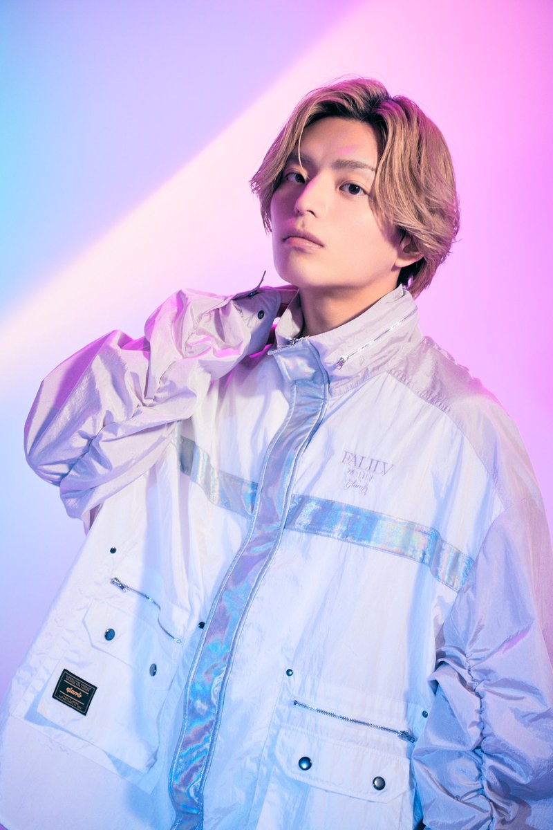 FALILVbyFaLiLV's tweet photo. 先日行われたMEGA VEGAS 2025のライブでも着用されたglambコラボが発売となります🦁
こちらも5日(日)0時～より販売開始となりますのでお買い逃しなく💁🏻‍♂️
/Taiki https://t.co/ZNHcJvICJF