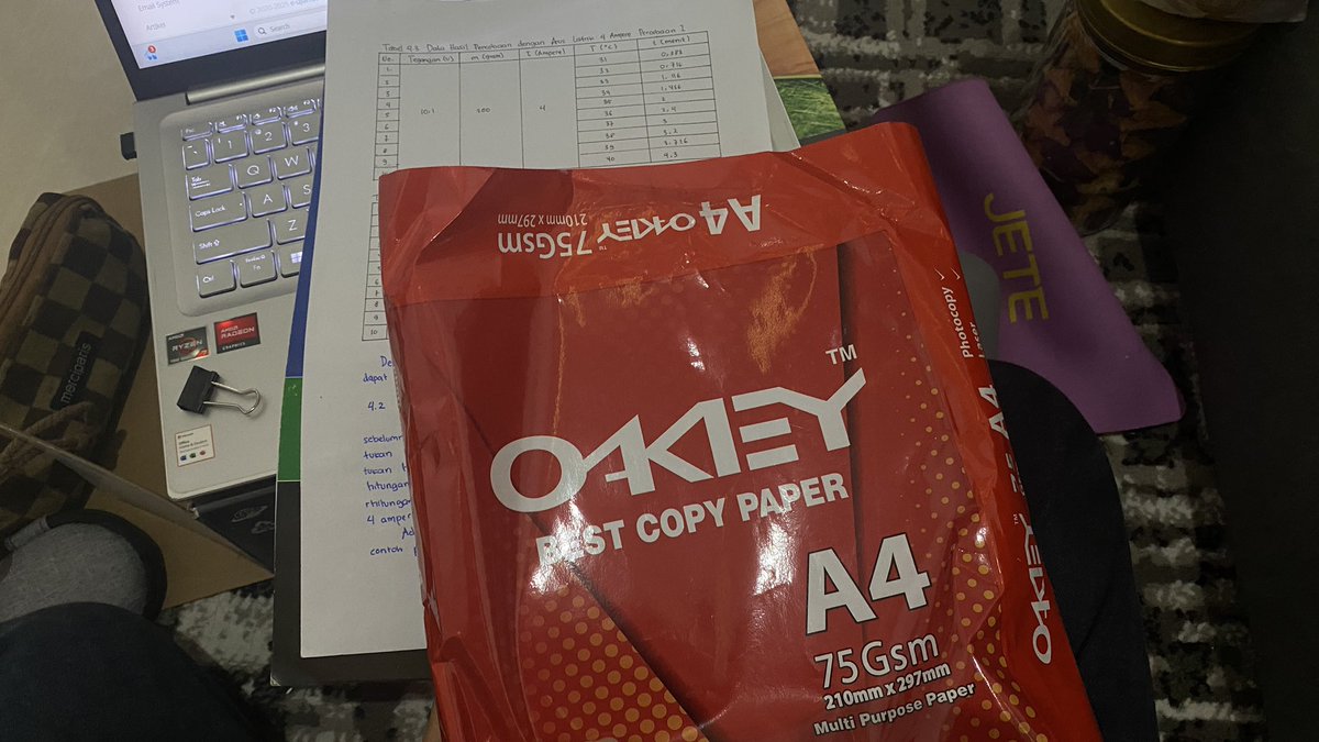 studywithluv's tweet image. infokan cara mengubah kertas a4 jadi f4? 🙏