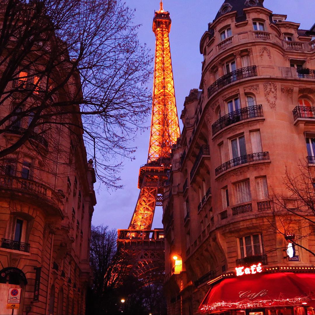 johannamarline's tweet photo. Golden hour at the Eiffel Tower🗼.
Can’t wait to be back here again
#ParisCalling #CityOfLove #zelena https://t.co/Aizrn0jbFo