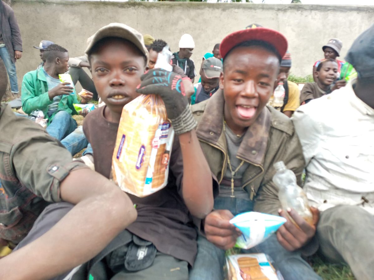 Street Feeding at Nakuru Town
Seasoned Greatness Foundation experienced a heartwarming day in Nakuru City as we reached out to the street children in our community.
