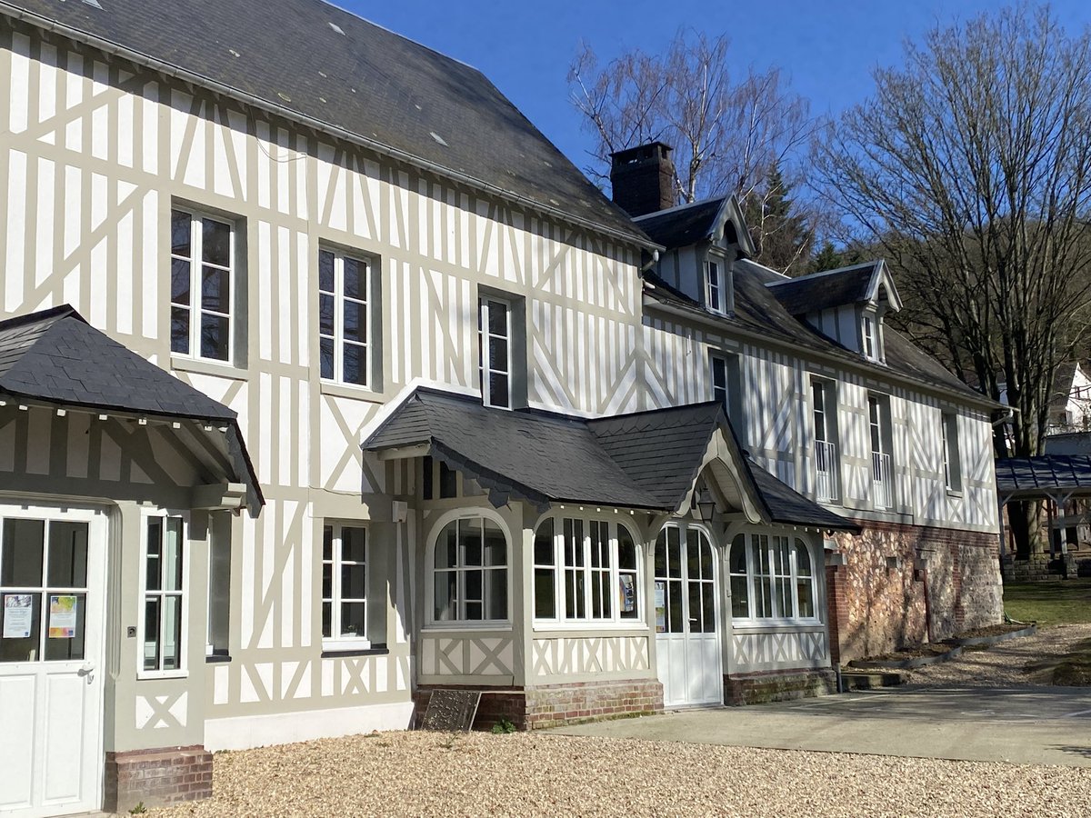 dominiqugambier's tweet image. Une belle inauguration de notre nouvelle résidence d’artiste à #Deville avec Sidonie Bilger, une artiste qui travaille déjà avec 11 écoles de la commune pour sensibiliser à la création culturelle @76actu @paris_normandie