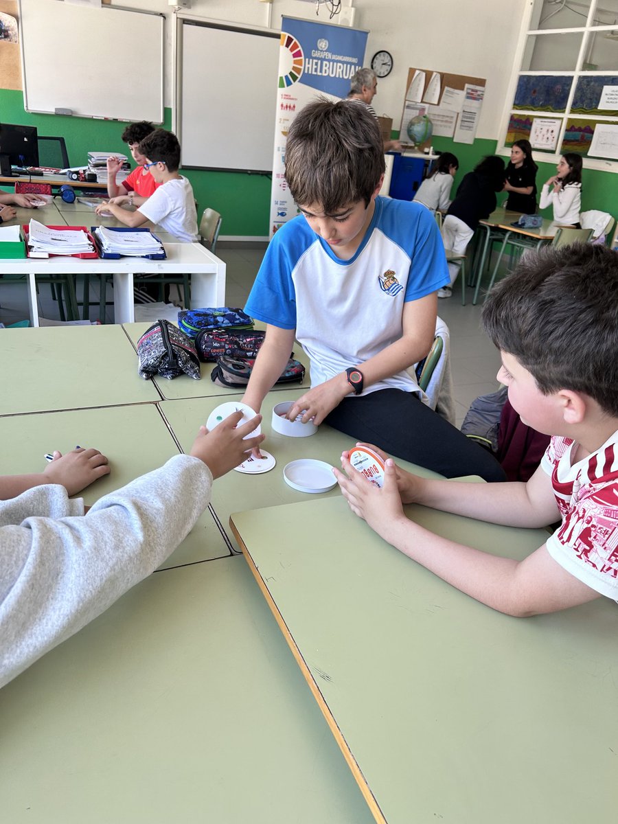 MRE_Eskola's tweet photo. Gaur LH5. mailako ikasleek 10. GIH lantzeko ekintza berezia egin dute. Hori lantzeko Escape Room bat egin dute gelan! Primeran pasa dute ikasleek!! 

Eskerrik asko parte hartzaile guztiei eta baita jarduera hau posible egin dutenei ere!

#ods #gih #MRE #egia #LH https://t.co/msQthsXH4p