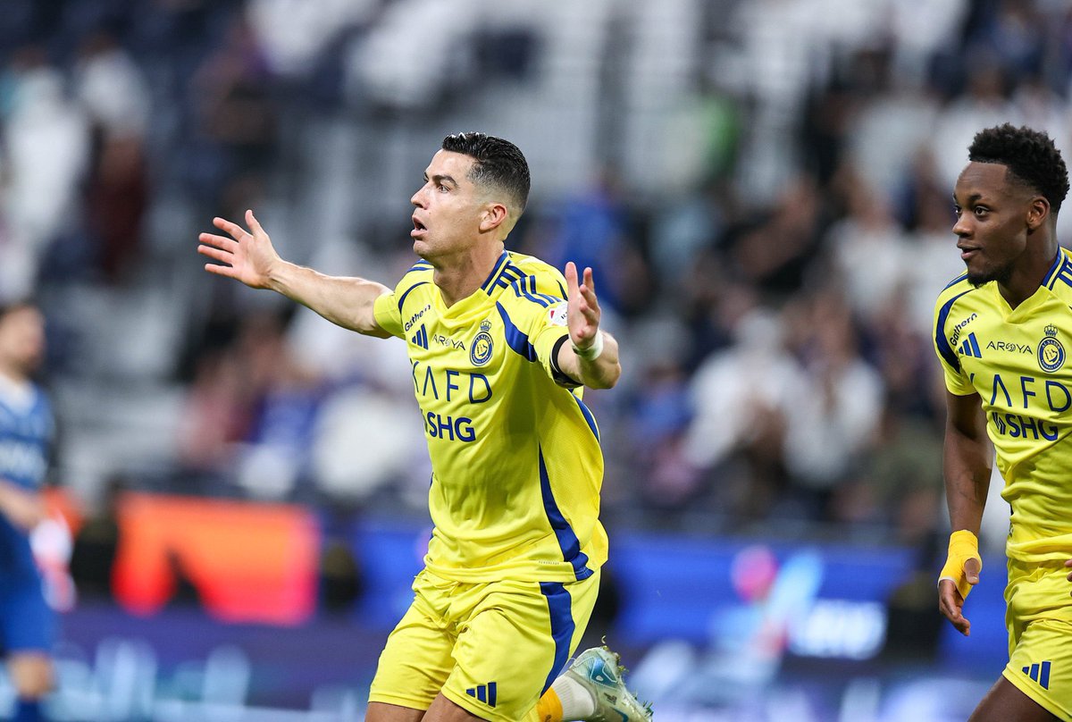 faislfahad's tweet photo. لاح وجهك الفتان على ليل الرياض
الا ياحـظ الرياض .. يوم أنورت بضيّـك 💛💙
#النصر_الهلال https://t.co/IQA0kzKv1L