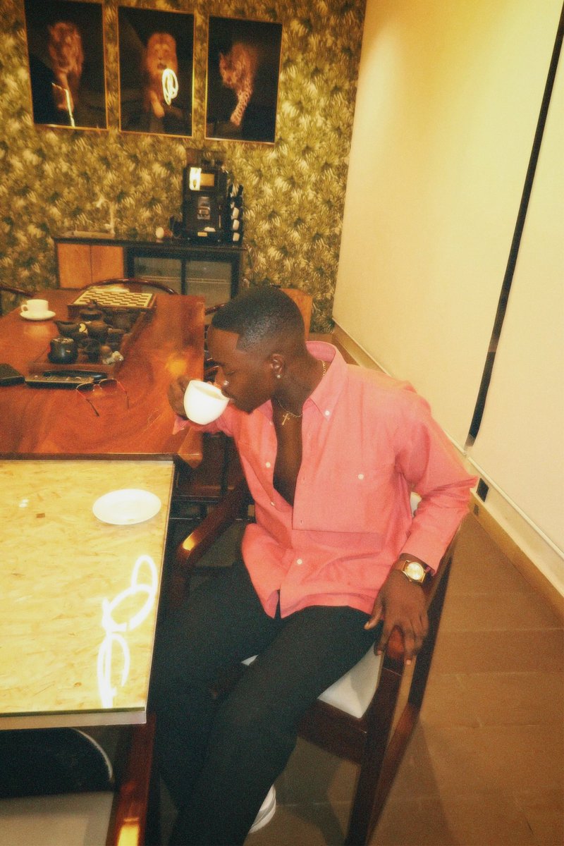 sokey__'s tweet image. Moisturized and having coffee ☕️