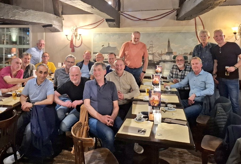 We gingen maar weer eens uit eten met <a href="/bq_recreanten3/">BeQuick'28 R3</a>. Ditmaal in de Belgische Keizer. Nu de slotfase van de competitie nadert, staan de neuzen weer dezelfde kant op. Hup <a href="/BeQuick28/">Be Quick '28</a>.