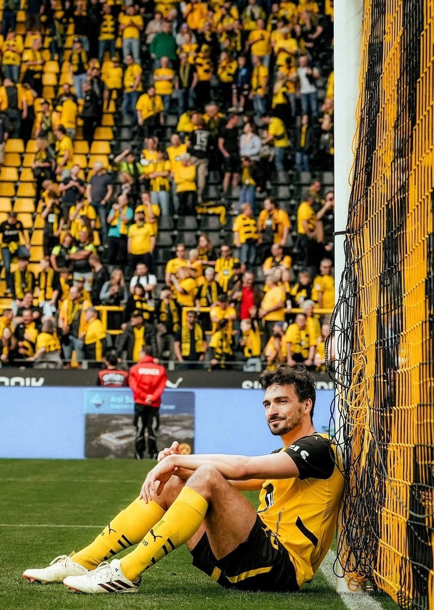 OneDire47530807's tweet photo. I hope that @BVB  will give @matshummels  a dignified farewell, as he deserves it, because he deserves it. And now will be the right time as Mats ends his career https://t.co/sDBhURBAn0
