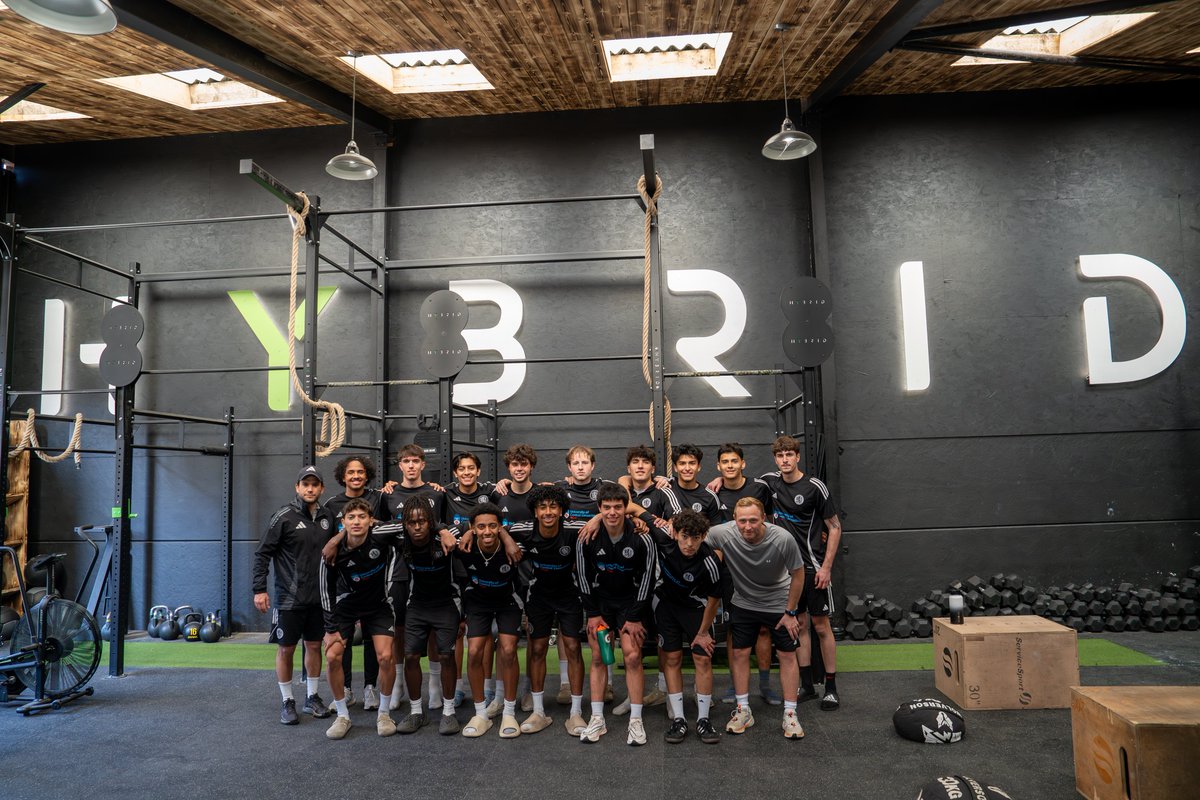 What a way to start the weekend with Macclesfield FC U19 squad with a session Highfield Hybrid Training Centre!! 💪