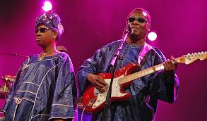 Le chanteur Amadou Bagayoko, membre du légendaire duo de musiciens aveugles Amadou &amp; Mariam est décédé, ce vendredi 4 avril, à Bamako à l'âge de 70 ans.
Que la terre lui soit légère !