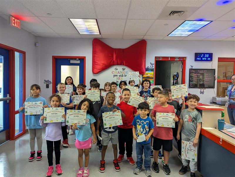 Another #FanClubFriday success! 🎉 Celebrating these koala rockstars for conquering tough math, bringing awesome attitudes, and cheering on their friends! Way to go! 🐨🌟 #AISDProud