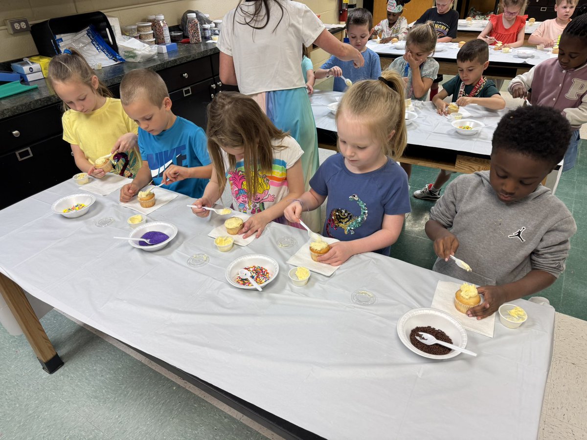 Athena Cira tweet media