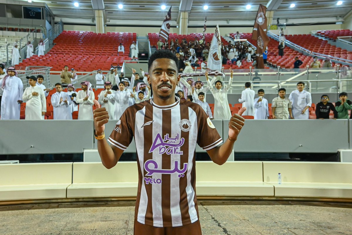 aljabalainFC's tweet photo. يعتادني عيد الفَرح يوم أشوفك 🤩🤎🤍

#الجبلين | #فارس_الشمال 
#الجبلين_العين https://t.co/2vtVGA3Thz