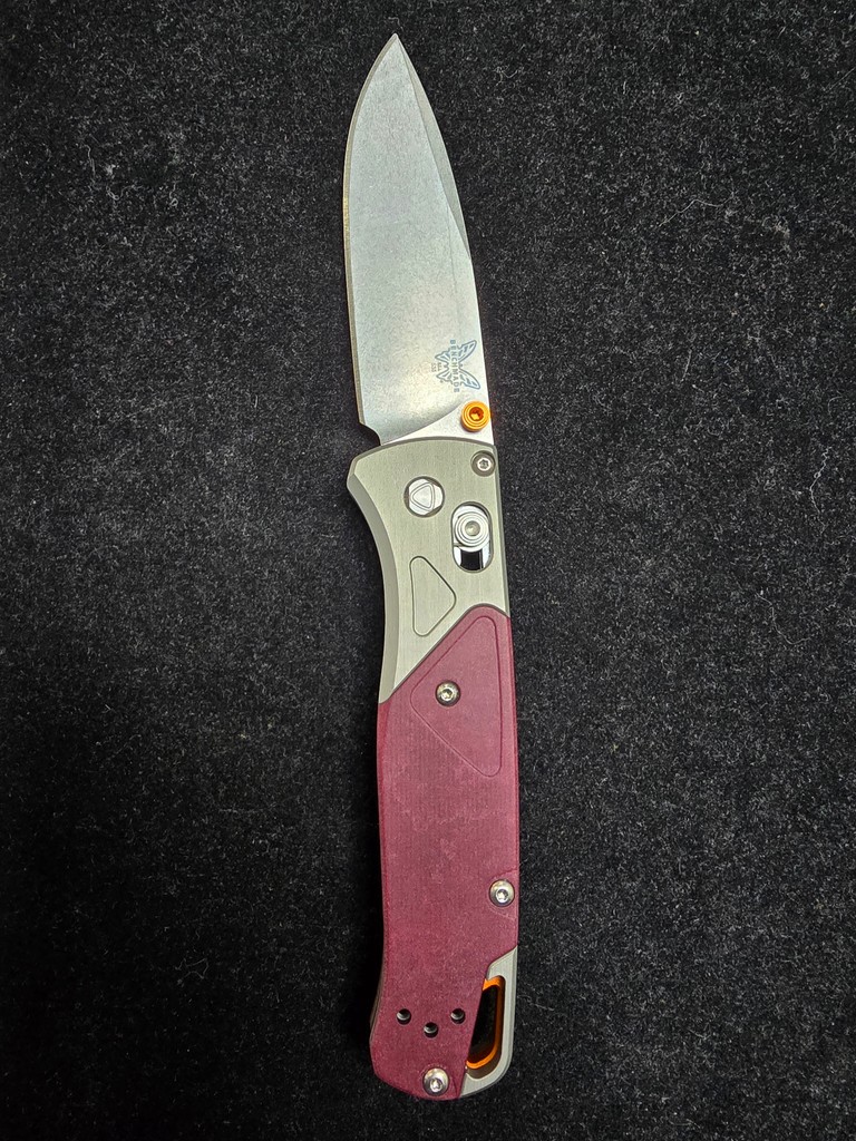 FlagsandCutlery's tweet photo. Take a look at the Benchmade 535-09 Bugout. Crafted from CPM-S90V steel, it offers excellent edge durability. The handles feature a gray aluminum bolster complemented by a Redstone Riclite inlay.

https://t.co/Vww3IMpnv3 https://t.co/ePQZYozMZU