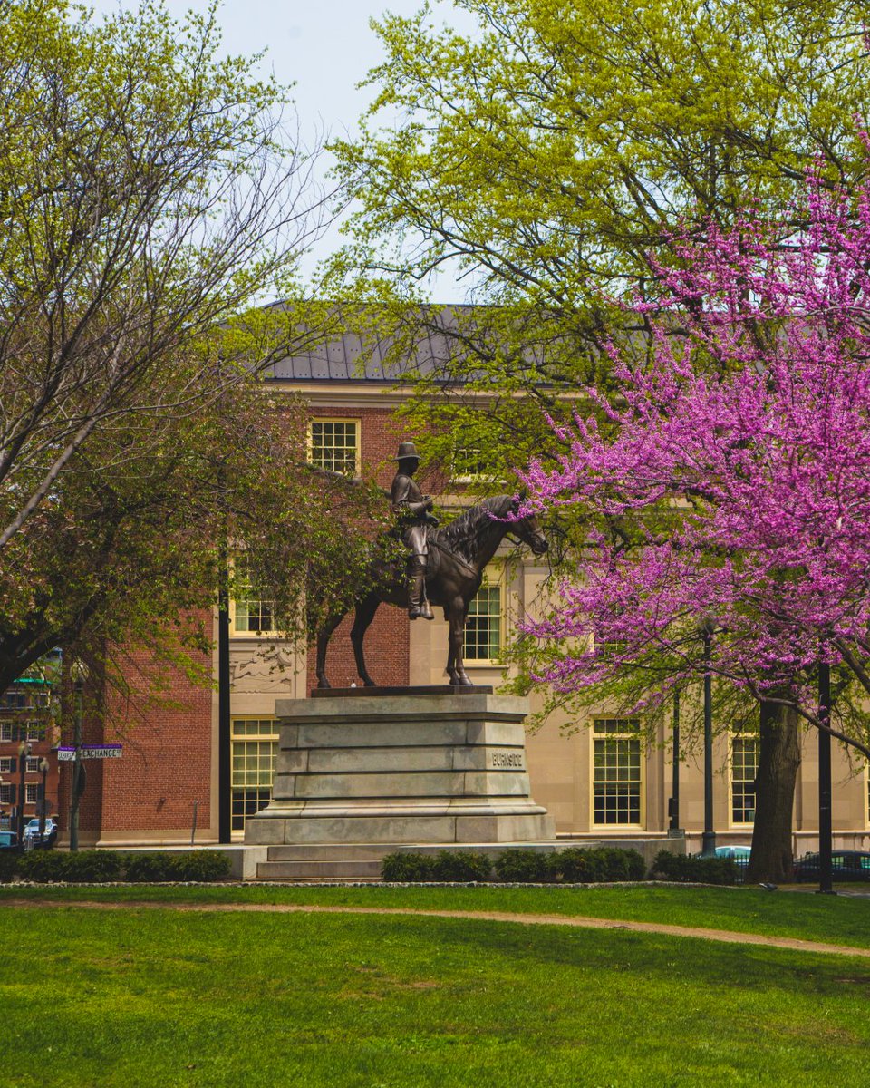 ProvidenceRI's tweet photo. 🌼✨ Just around the corner, spring is ready to burst forth like a confetti cannon! 🎉🌸
What's your favorite part of spring?

Grab your shades and prepare for adventures in bloom! Who's ready to explore? 🌞🌿 

#SpringVibes #AdventureAwaits #GoPVD https://t.co/b5oHSuiki4