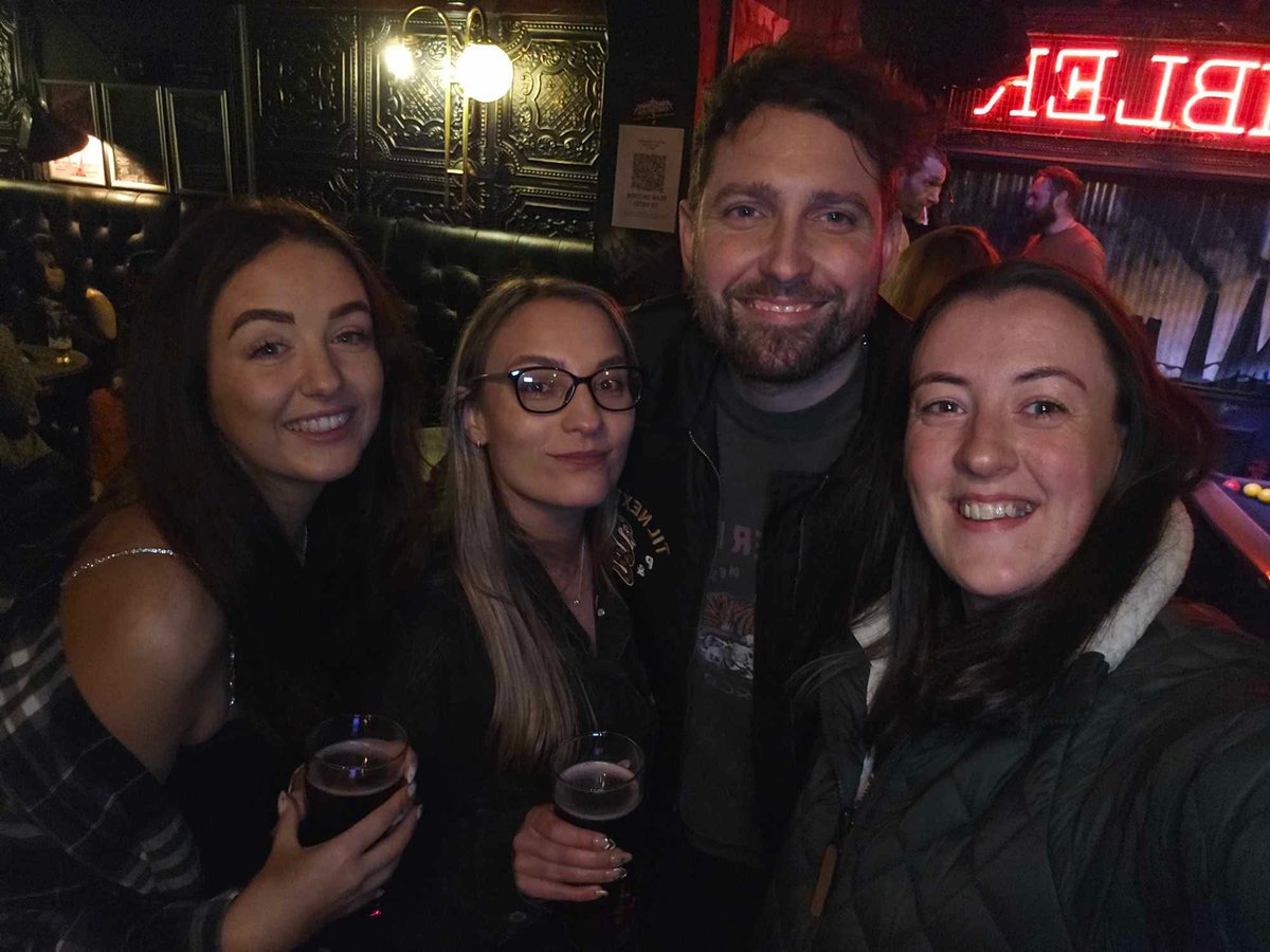 _emmabarnes97's tweet photo. This band ❤️  thank you! @youmeatsix #FinalNightofSix #YouMeAtSix https://t.co/U1H15rOtCr