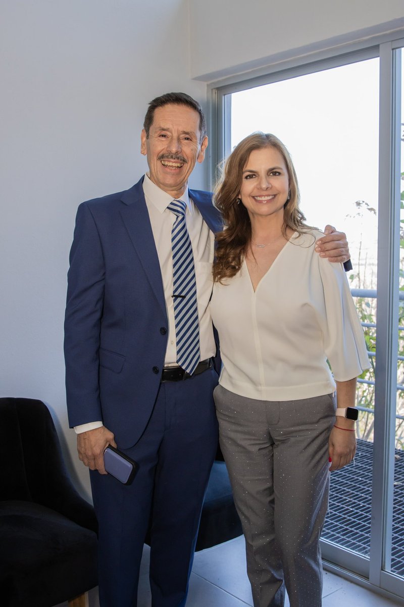 Feliz cumpleaños a la Mtra. <a href="/KarlaPlanter1/">Karla Planter</a>, nuestra Rectora General. Mis mejores deseos y un abrazo.  🤗