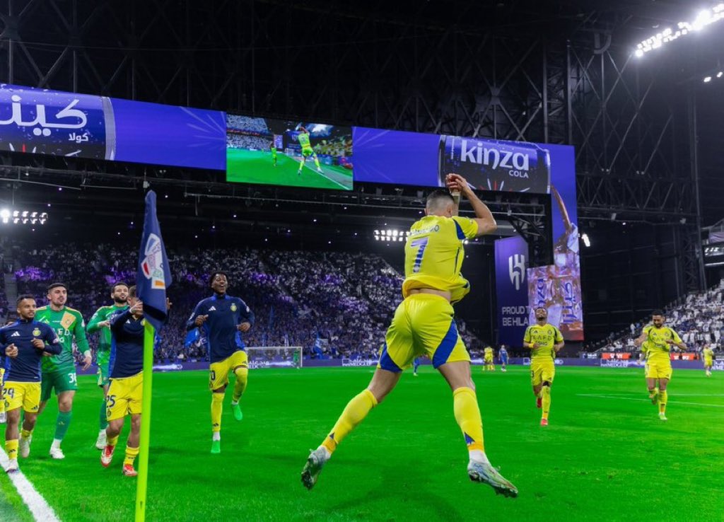 A_alfugaier's tweet photo. النصر وفارسه " CR7 “ سعداء في ملعب المملكة ..عيد ونصر 

مبروك للعالمي وعشاقه .. 👏👏👏 https://t.co/pra1RfW00K