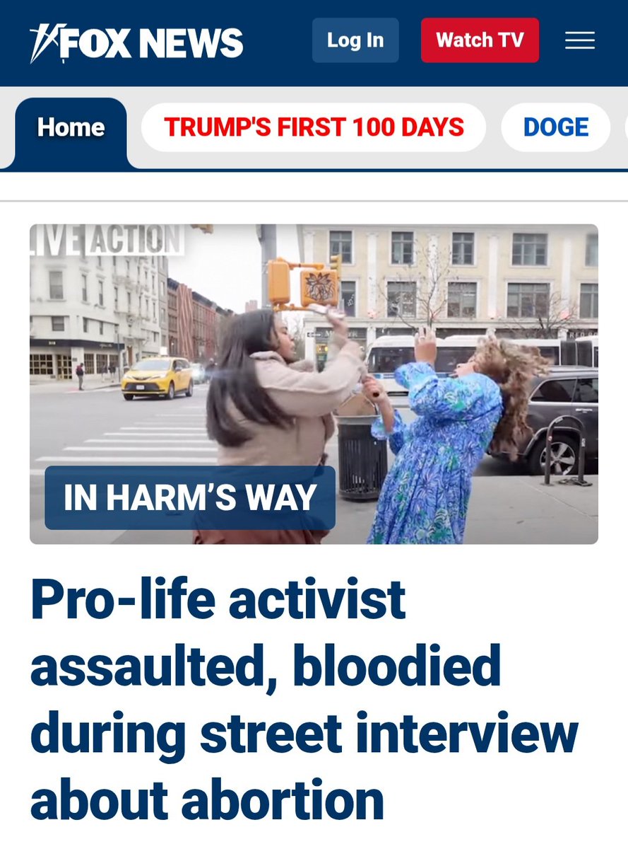 phyll_indablank's tweet image. Two totally different worlds  #DeadlineWH #Maddow