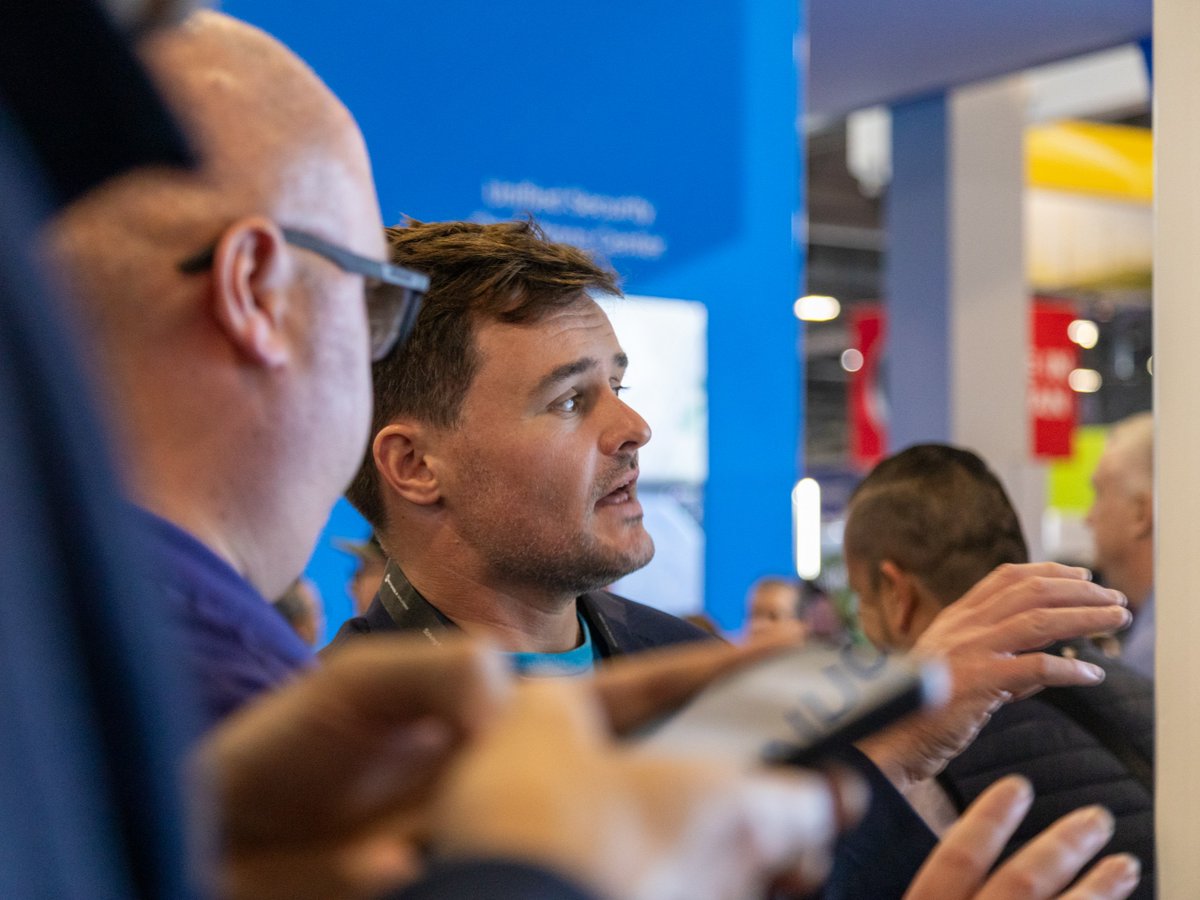 MotoSolutions's tweet image. 🔍 Looking for smarter, faster ways to respond to #security threats?

At #ISCWest 2025, discover how @Avigilon #AI-powered automation is transforming Security Operations Centers.