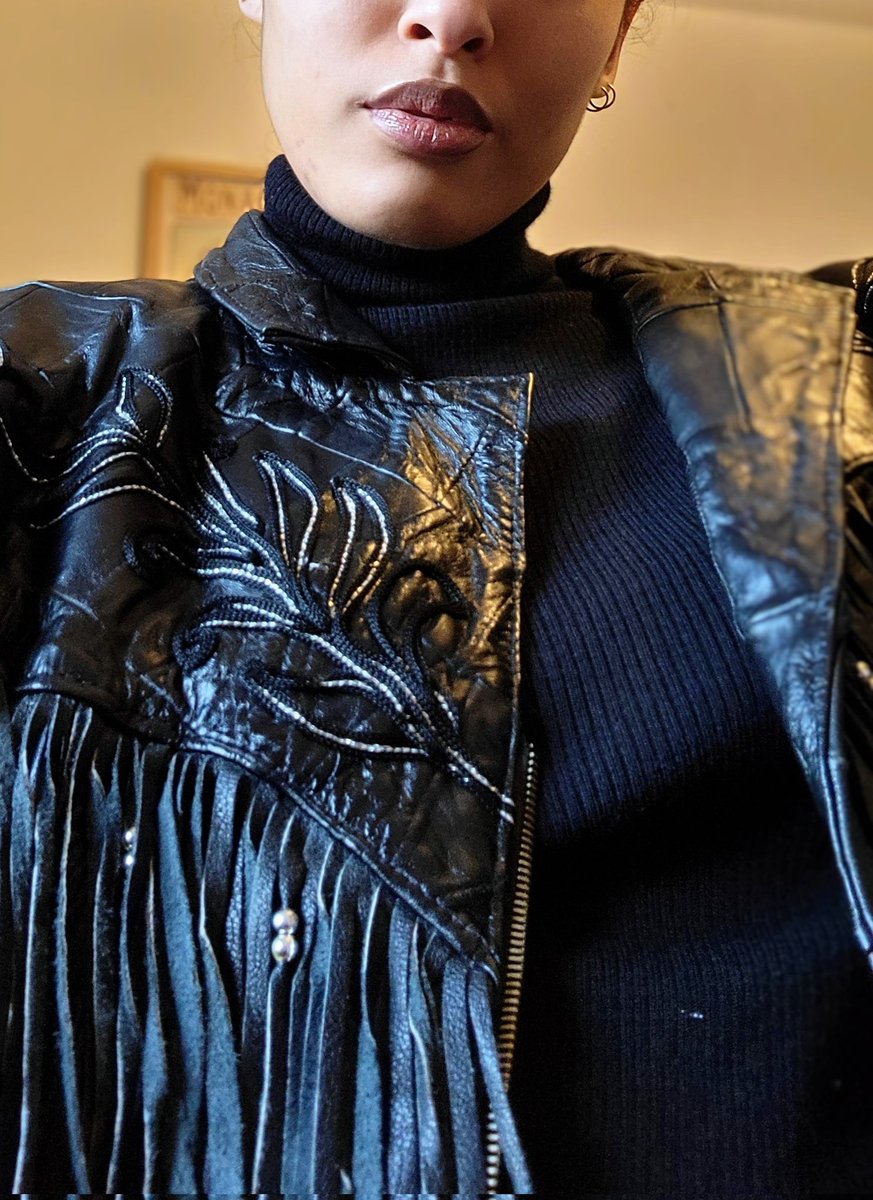 AmmaRcarnage's tweet photo. Watching from above disobedient dogs 👁🙄

 I love this leather jacket and my lip combo. So juicy.💋

#femdom 
#soumis
submissive
findom
#dominatrix https://t.co/X0Jw9WsVOc