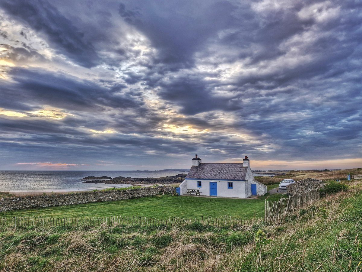 AntonWardPhoto's tweet image. Friday evening #Anglesey #wales #Anglesey @Ruth_ITV @ItsYourWales @DerekTheWeather @visitwales @ChrisPage90 @ITVCharlieP @S4Ctywydd @WeatherAisling @StormHour @BBCWthrWatchers @Sue_Charles @SabrinaJayneLee #photography