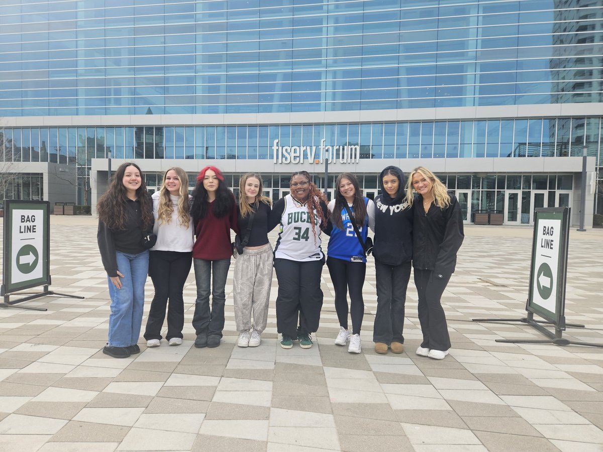 Last week, our students from our Saber Roar students were able to attend the "Bucks Journalism Day" held down at Fiserv Forum. We are sure you'll see some of them there soon on a regular basis! #BetterCommuity