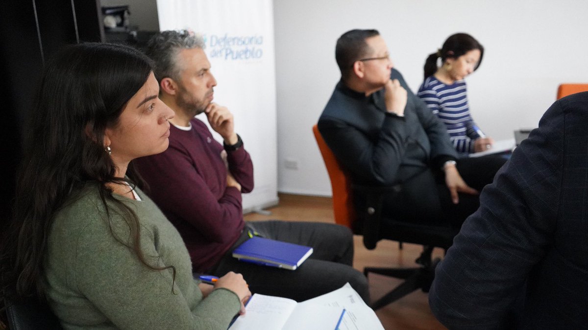 DEFENSORIAEC's tweet photo. 🤝Un equipo de la #DefensoríaDelPueblo y representantes de @3iSolution3iS, bajo el liderazgo de Jeffrey Villaveces, director regional para América Latina, mantuvieron una reunión de trabajo tendiente a fortalecer la gestión de la información mediante tecnología innovadora. https://t.co/Dxlpdkxi1i
